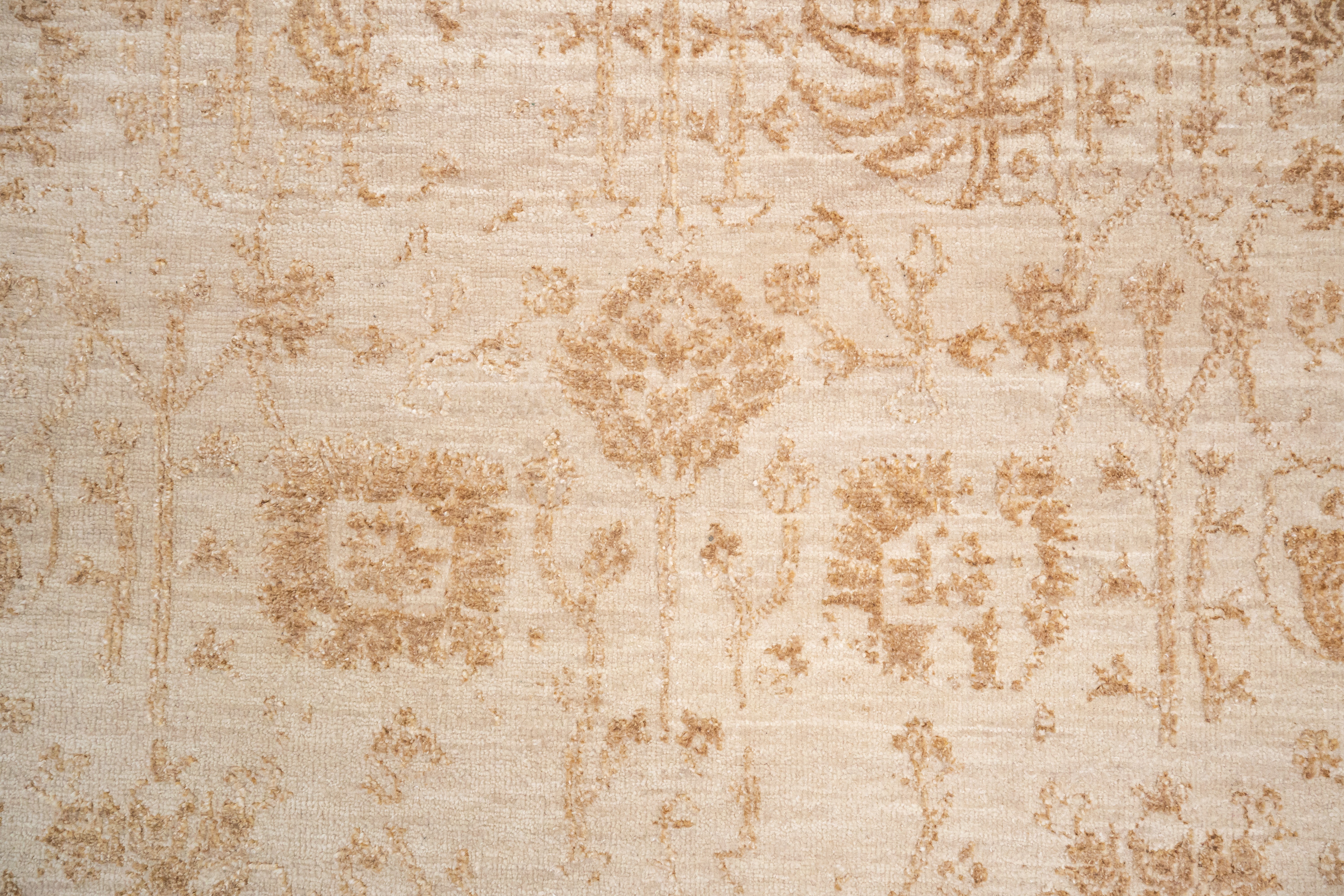 HANDKNOTTED RUG DIA- 1061 VASE 3, Ivory & Gold